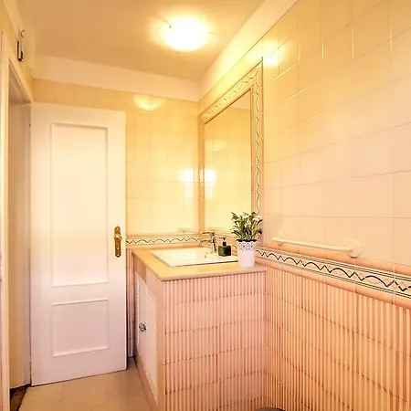 Heart Of Bairro Alto-live Like A Local Apartment Lissabon