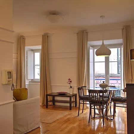 Heart Of Bairro Alto-live Like A Local Lissabon
