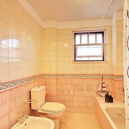 Heart Of Bairro Alto-live Like A Local Apartment Lissabon